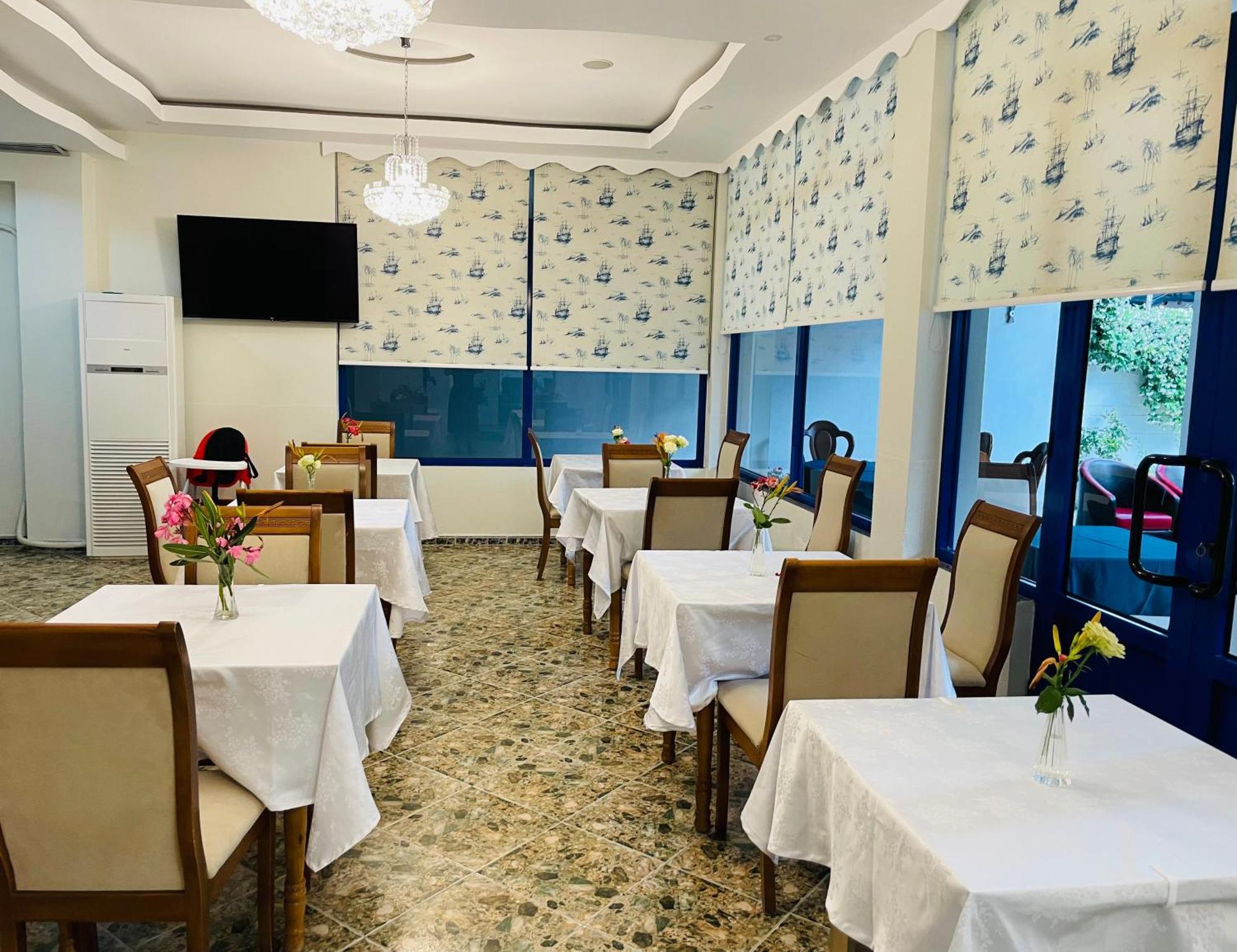 Blue Balcony Hotel Голем Экстерьер фото